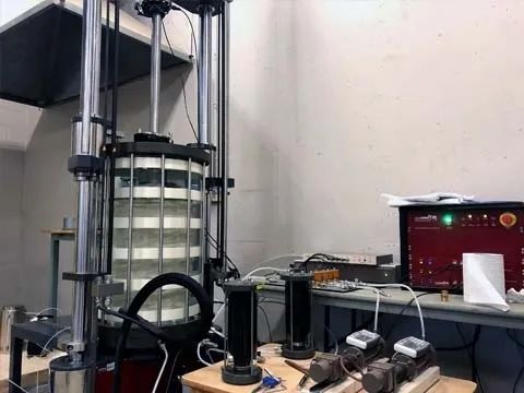 南卡罗来纳大学大直径循环三轴试验系统成功安装 GDS全球用户再添高端岩土设备
